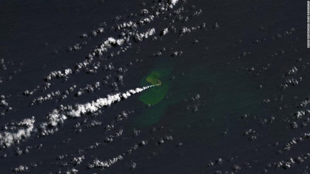 Baby Island pojawia się na Oceanie Spokojnym po erupcji podwodnego wulkanu