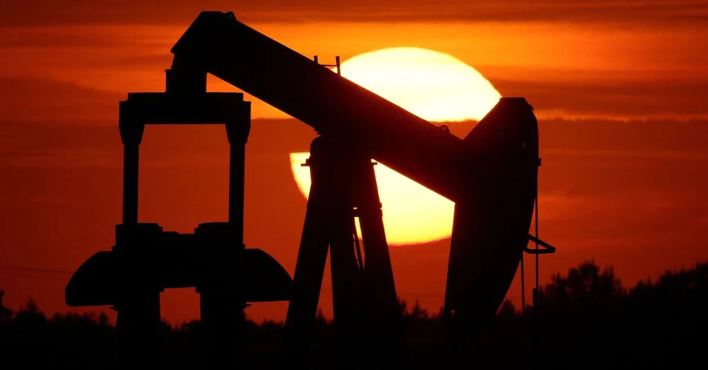 Ceny ropy spadają w związku z chińskimi ograniczeniami COVID i możliwą podwyżką stóp procentowych