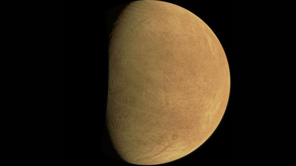 Ha!  Najbliższy widok księżyca Jowisza w oceanie Europa 22 lata temu