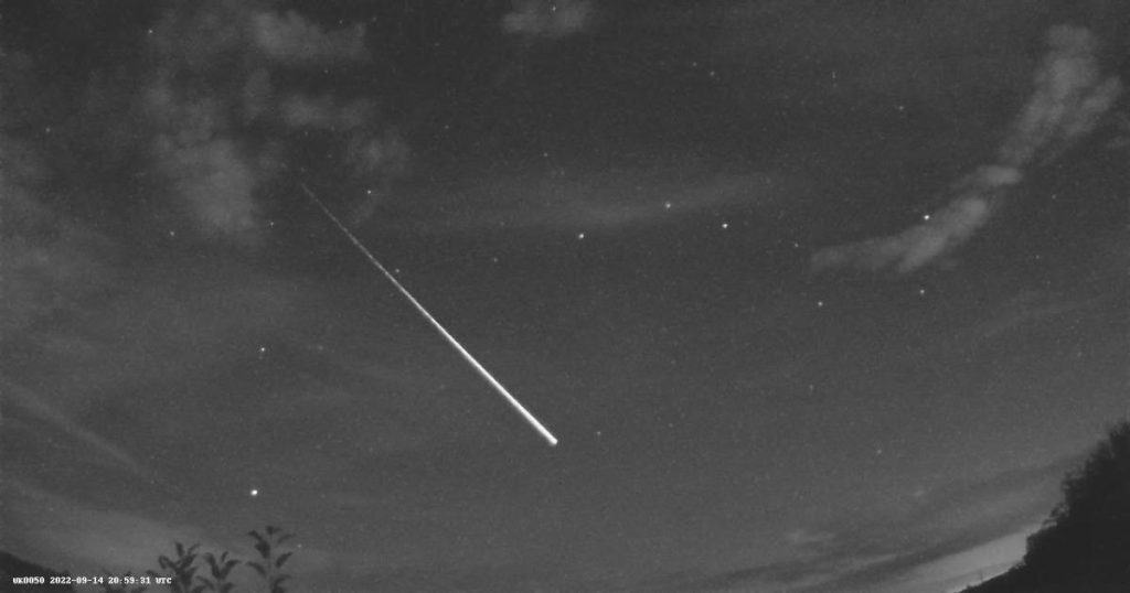 Widziano gigantyczną kulę ognia wznoszącą się w niebo w Wielkiej Brytanii – ale prawdopodobnie nie był to meteor.  Tak wierzą meteorolodzy.