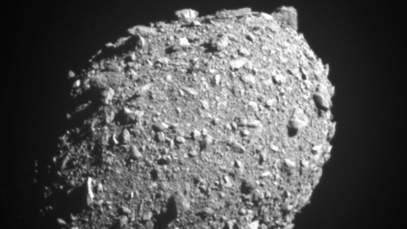 Dramatyczne obrazy pokazują zderzenie statku kosmicznego z asteroidą