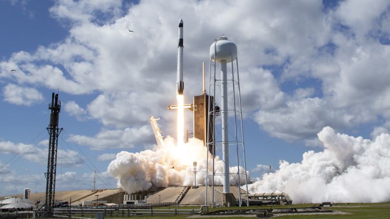 Kapsuła SpaceX do zadokowania na Międzynarodowej Stacji Kosmicznej przewożącej międzynarodowych astronautów