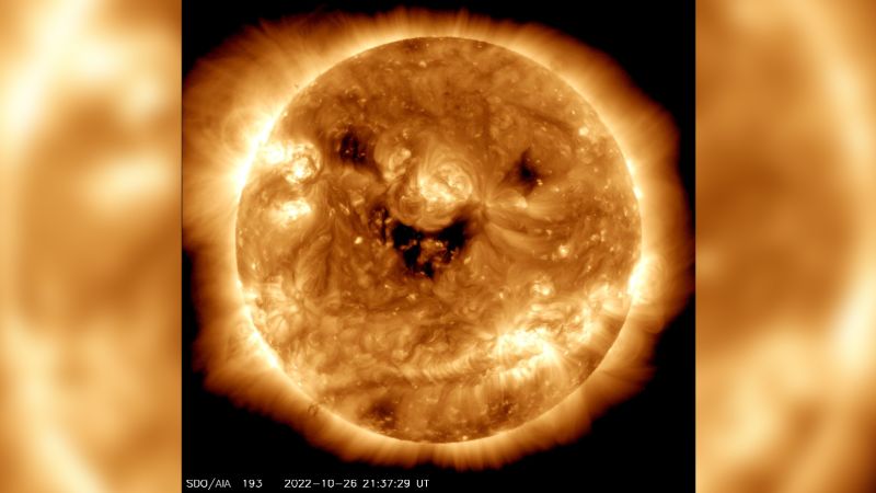 NASA rejestruje przerażający obraz uśmiechającego się słońca