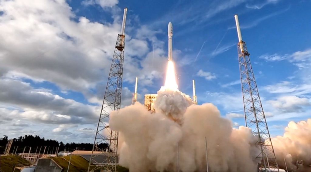 Rakieta Atlas V wystrzeliwuje na orbitę dwa satelity komunikacyjne