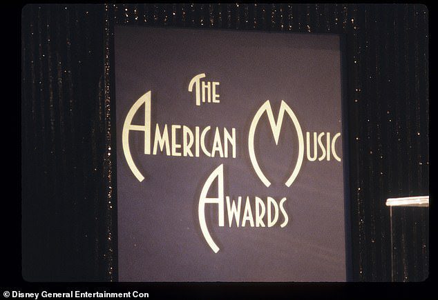 Nominacja: nominacja dla najlepszej artystki hip-hopowej, zmierzyła się z Cardi B, Glorellą, Lato i Nicki Minaj