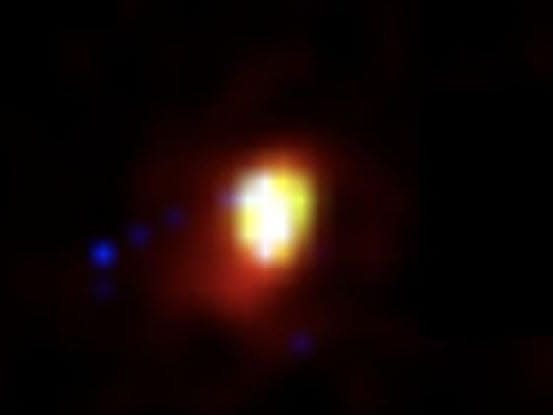 Kolorowe zdjęcie CEERS-93316, galaktyki, która według naukowców pojawiła się zaledwie 235 milionów lat po Wielkim Wybuchu.