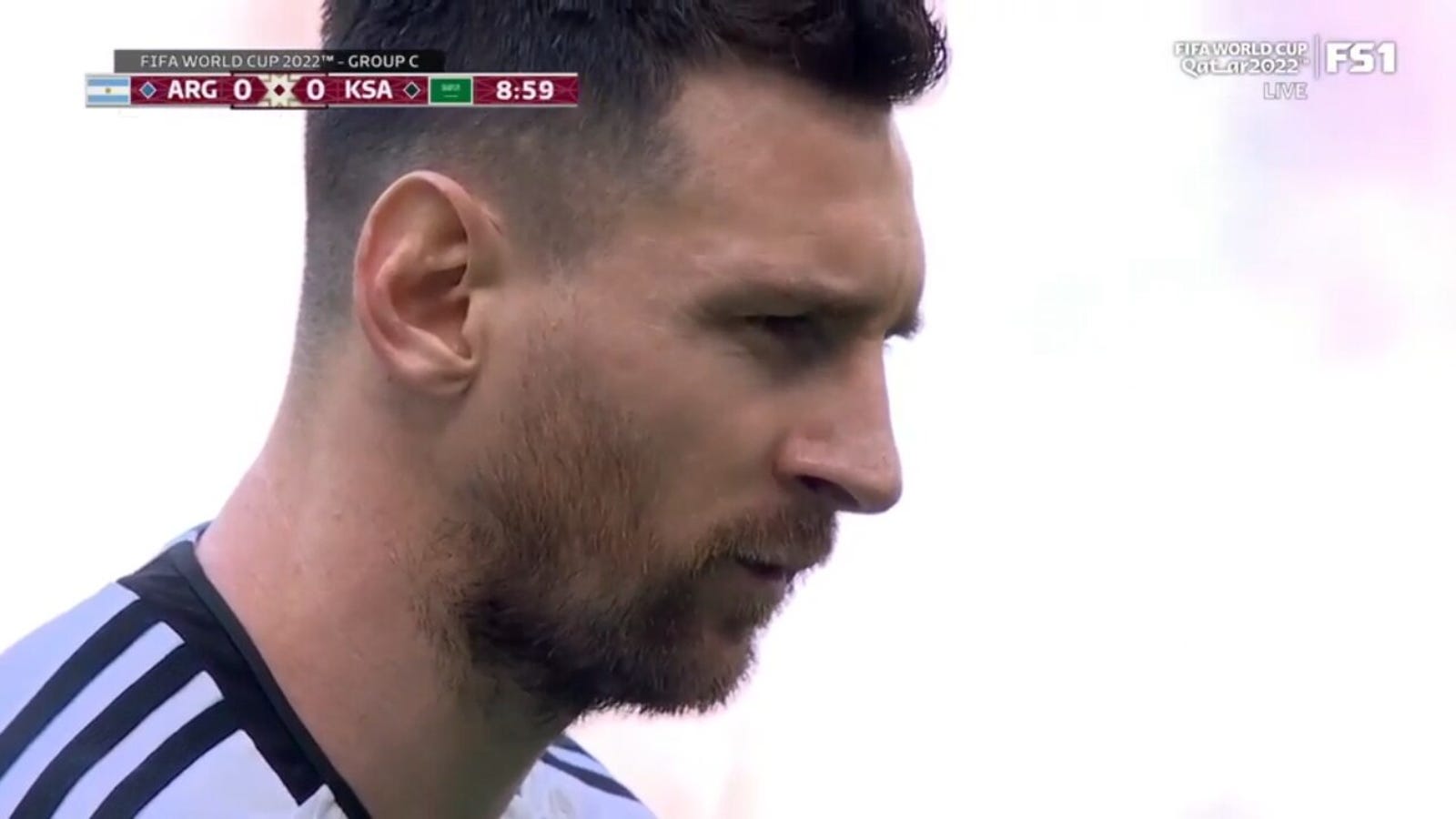 Lionel Messi strzela dośrodkowanie w dziesiątej minucie, dając Argentynie awans 1:0 nad Arabią Saudyjską