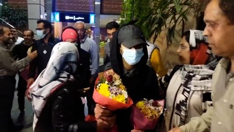 Rakabi cieszyła się poparciem opinii publicznej, kiedy w październiku wróciła do Teheranu.