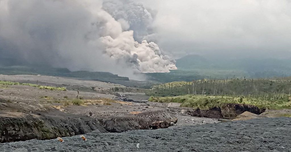 Indonezja ewakuuje mieszkańców po wybuchu wulkanu na wyspie Jawa