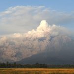 Góra Semeru: Tysiące ewakuowano po erupcji wulkanu w Indonezji