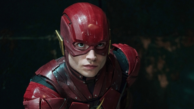 Warner Bros. wierzy  To, że Ezra Miller występuje we Flashu, jest tak dobre, że teraz wspomina o tym przez tydzień