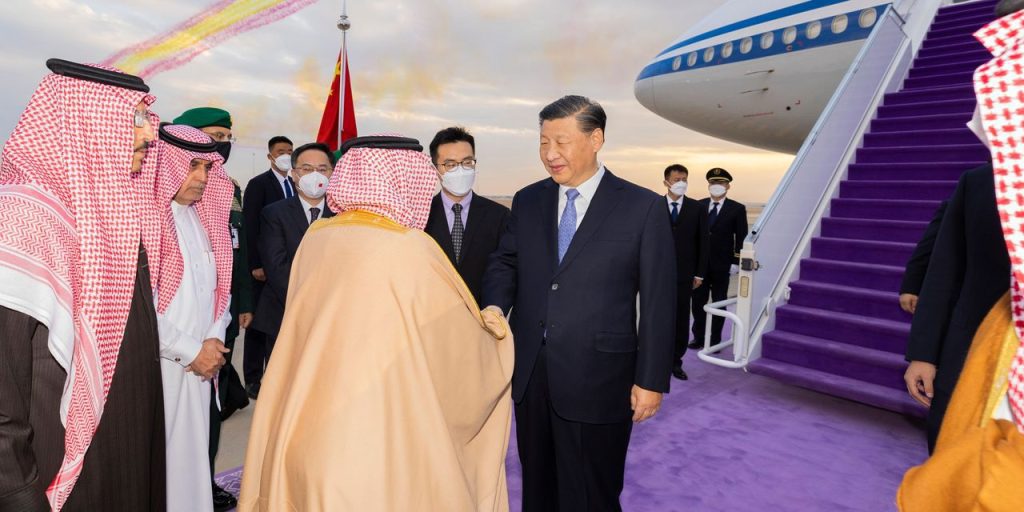 Chiński Xi Jinping spotyka się z księciem saudyjskim podczas kluczowej wizyty
