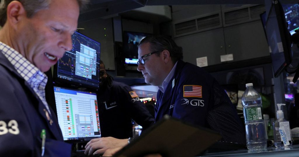Wall Street zamknął się niżej, gdy inwestorzy przetrawili dane ekonomiczne