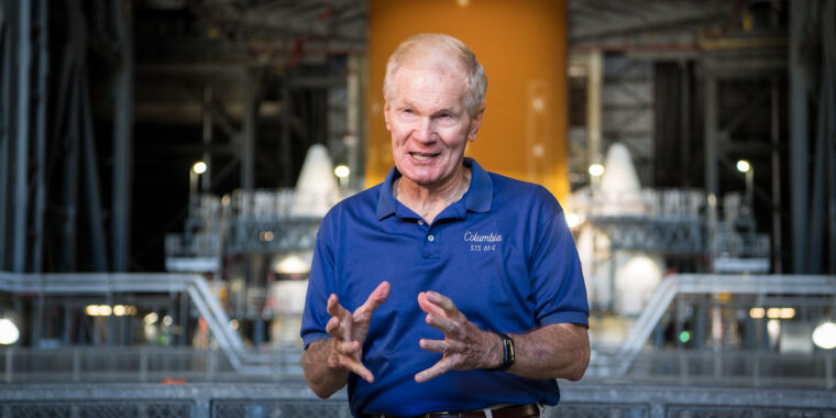 Bill Nelson przybył do NASA, aby zrobić dwie rzeczy i wszystkim skończyła się guma
