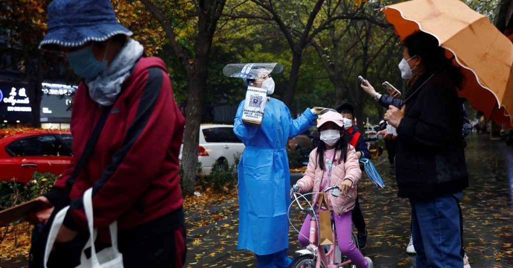 Chiny przygotowują się do złagodzenia ograniczeń związanych z koronawirusem po tygodniu historycznych protestów