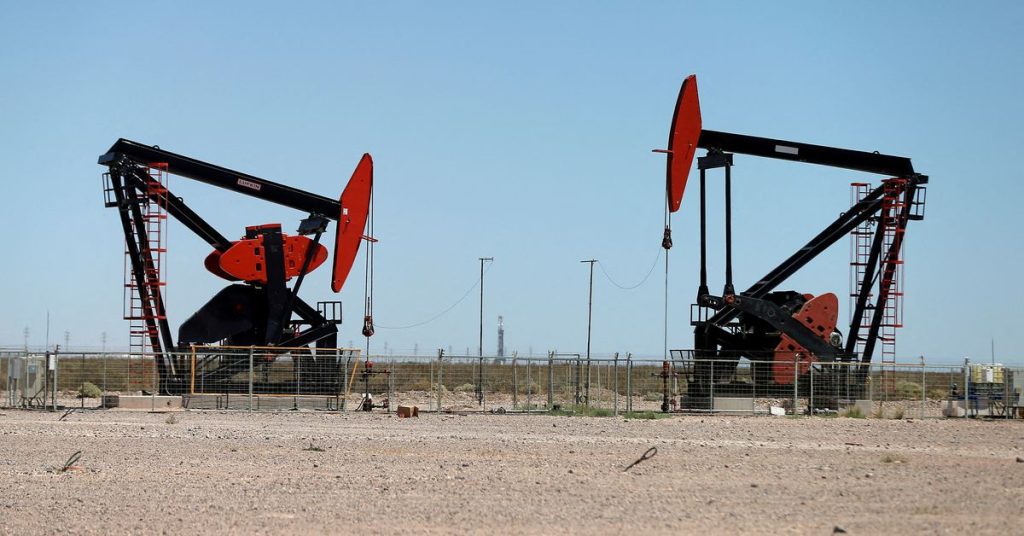 Ropa naftowa rośnie o 2 USD za baryłkę z powodu ryzyka związanego z dostawami w związku z trwającą awarią Keystone